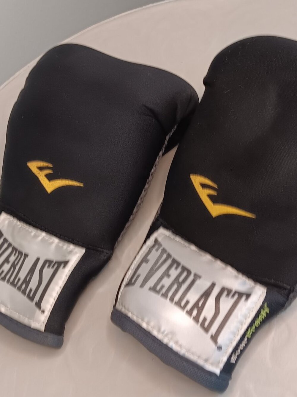 Everlast Boxing Gloves – Black Training/Sparring Gloves – Adult Size
